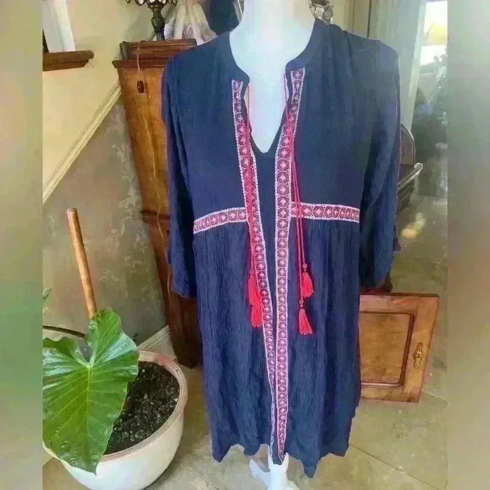 Old Navy ladies dress size medium. Tassels in front. Fully lined. Excellent cond
